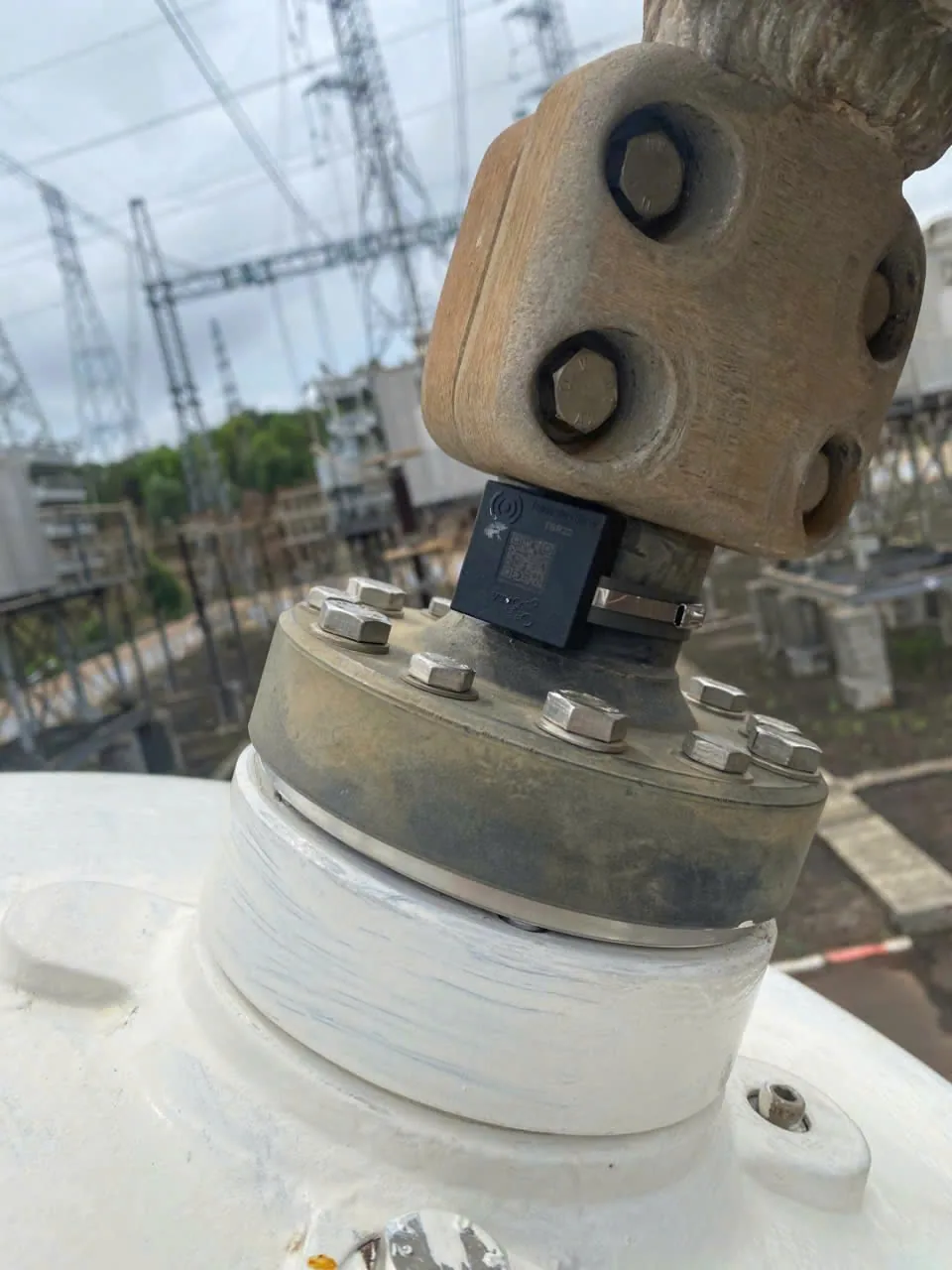 Transformer bushing terminals and 110–500 kV substations